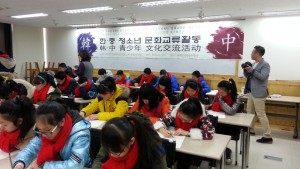 중국길림성동북중학생들이 재단영재원 미술영재수업체험_자화상그리기