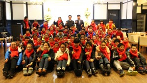 전통문화재단영재교육원을 견학한 중국길림성 동북중학교학생들과 기념촬영
